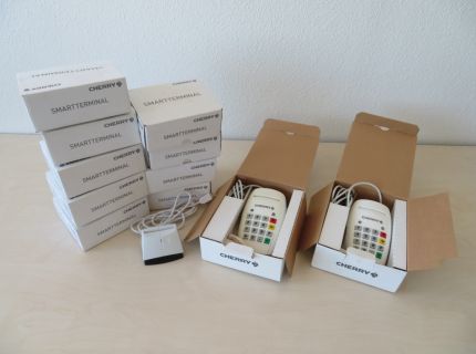 12 Chipkarten-Lesegeräte Fabr. Cherry Typ