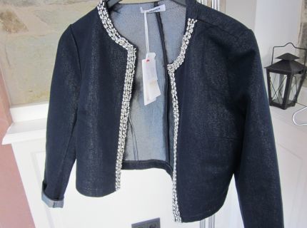 1 Jeansjacke mit silberner Glitzerpartie