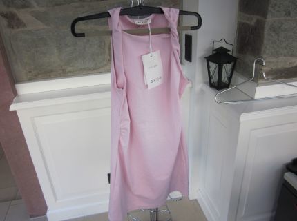 1 Kleid rosa eng anliegend