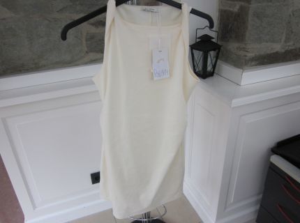 1 Kleid cremeweiß eng anliegend