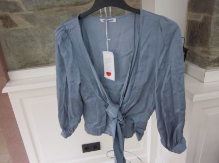 1 Bluse blau zum binden