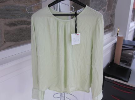 1 Bluse grün mit glänzendem