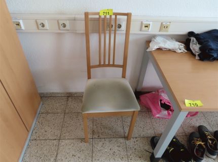 2 Beistellstühle verschlissen