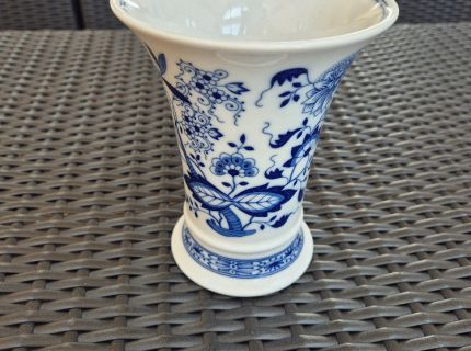 1 Typ: Hutschenreuther Model: Vase