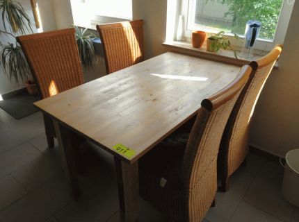 1 Holztisch ca. 140 m