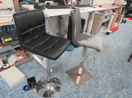 3 Barhocker verschlissen