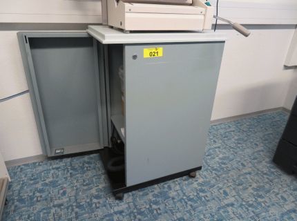 1 Metall-Serviceschrank Fabr. Oce Tap