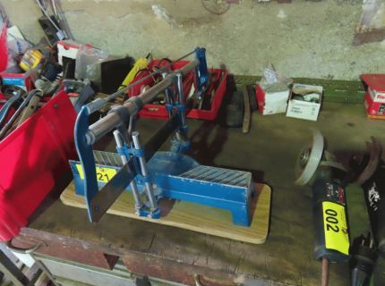 1 manuelle Gehrungssäge nähere Daten