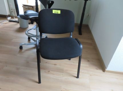 1 Besucherstuhl Stoffbezug schwarz/Stahlrohrgestell schwarz