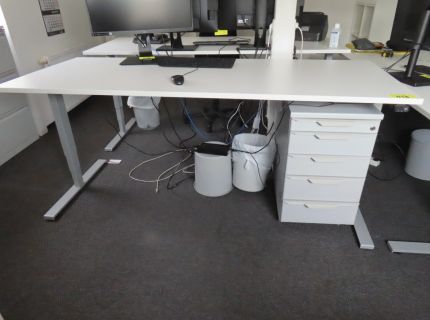 1 Schreibtisch Fabr. Inwerk ca.