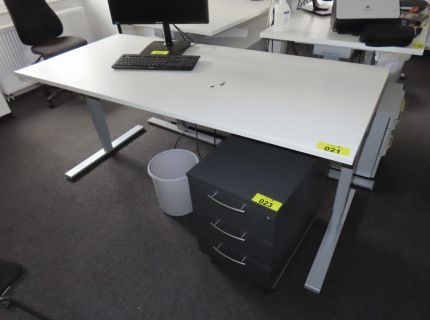 1 Schreibtisch Fabr. Inwerk ca.