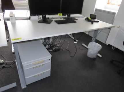 1 Schreibtisch Fabr. Inwerk ca.