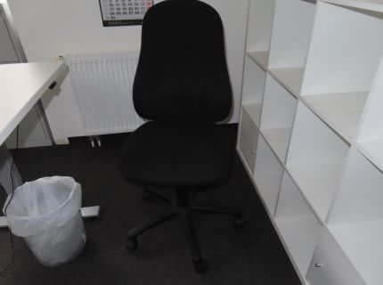 1 Bürodrehstuhl Stoffbezug schwarz