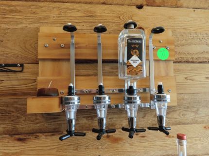 1 Bar-Equipment-Set bestehend aus:1 Mixbecher