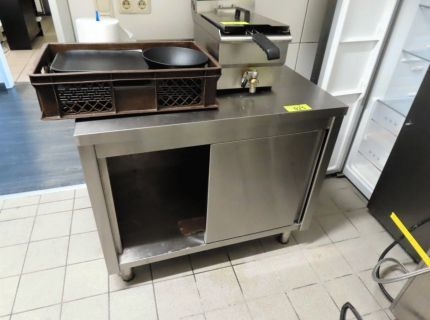 1 Edelstahl-Arbeitsschrank mit Aufkantung und