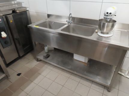 1 Edelstahl-Spültisch mit 2 Spülbecken