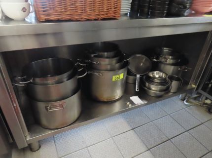 1 Edelstahl-Schrank ca. 160 m