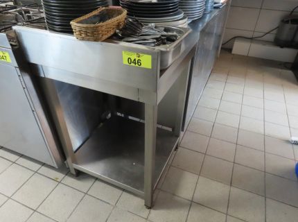 1 Edelstahl-Ablagetisch mit Aufkantung und