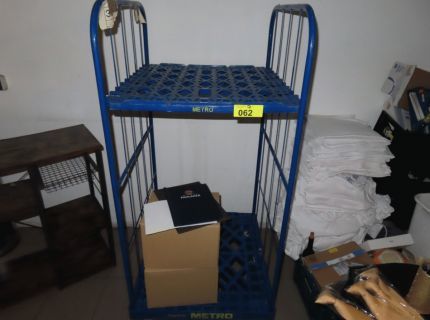 1 Rollpalette Aufschrift: Metro ca.