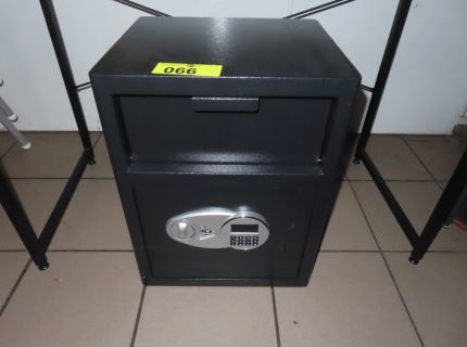 1 Tresor mit Zahlenschloss-Kombination ca.