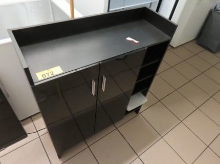 1 Serviceschrank mit Aufkantung Kunststoff