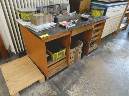 1 Arbeitstisch mit Schubfächern Holzoptik