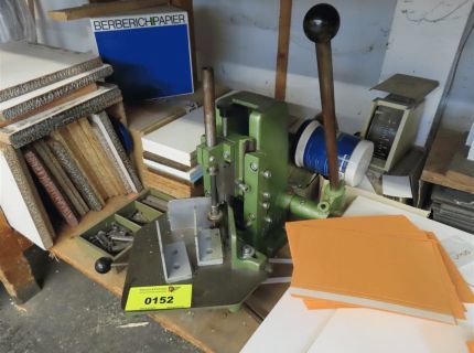 1 Eckenrundstoßmaschine