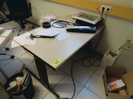 1 Beistelltisch grau-schwarz ältere Ausführung