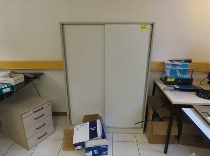 1 Aktenschrank 2 Schiebetüren ca.