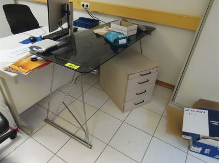 1 Beistelltisch Glasplatte getönt Metallgestell