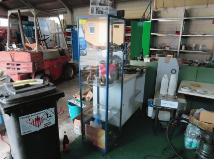 1 Vitrine ca. 190 x