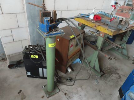 1 Winkelbiegegerät bodenmontiert