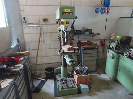 1 Säulenbohrmaschine Fabr.: Alzmetall Typ: