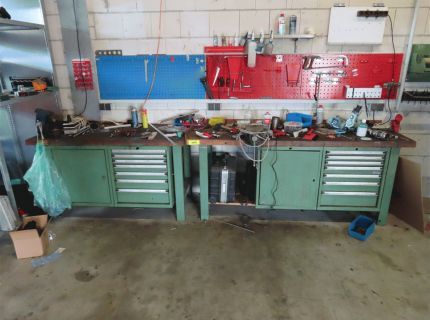 1 Werkbänke ca. 4lfm mit