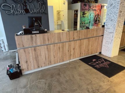 1 Verkaufstresen 3-teilig Holzoptik Glasoberfläche