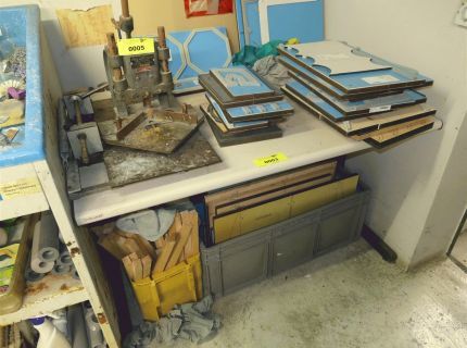 1 Beistelltisch beige ältere Ausführung