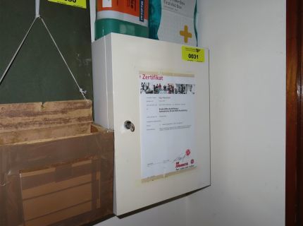 1 Erste-Hilfe-Kasten