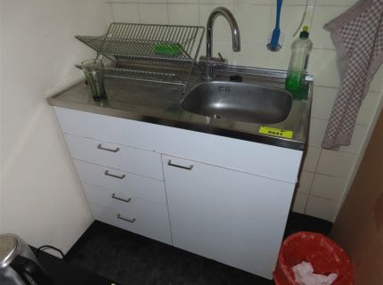 1 Spülenblock und Schubfächern und