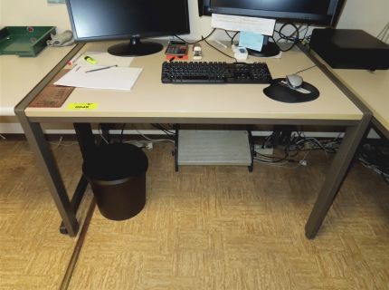 1 Beistelltisch ältere Ausführung beige