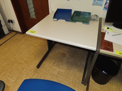 1 Beistelltisch klein beige/schwarz mit