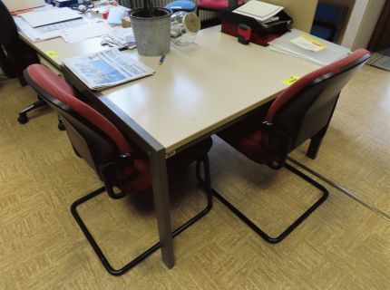 1 Beistelltisch beige/grau mit 2