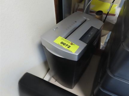 1 Aktenvernichter Fabr. unbekannt vermutlich