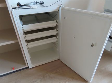 1 Medikamenten-Kühlschrank Fabr. Kirsch