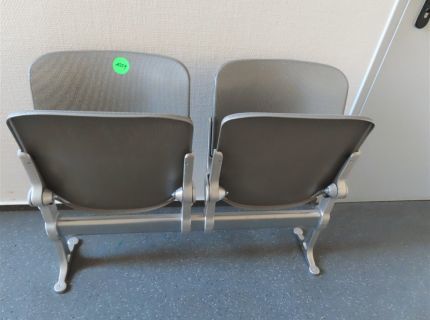 2 Wartebänke 2-Sitzer Metall grau