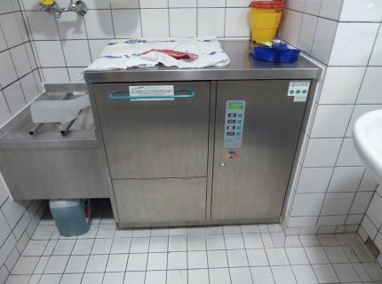 1 Steckbecken-Spülapparat Fabr. Lischka Typ