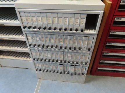 2 Archivierungssysteme für Magnetbänder bestehend