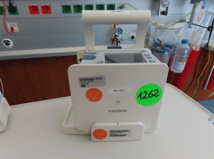 2 Thorax-Drainage-Sauger Fabr. Medela Typ