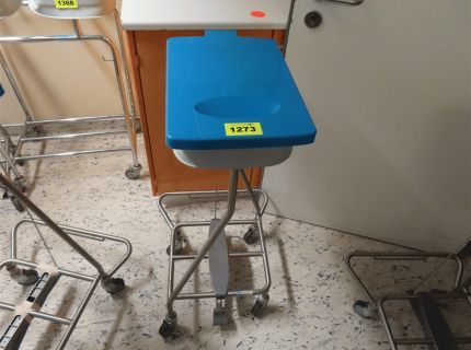 1 mobiler Wäsche- und Abfallsammler