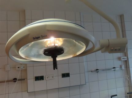 1 OP-Leuchte Fabr. Dräger Typ
