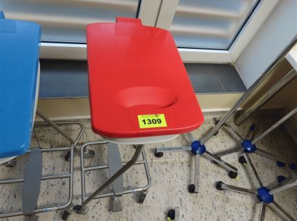 1 mobiler Wäsche- und Abfallsammler